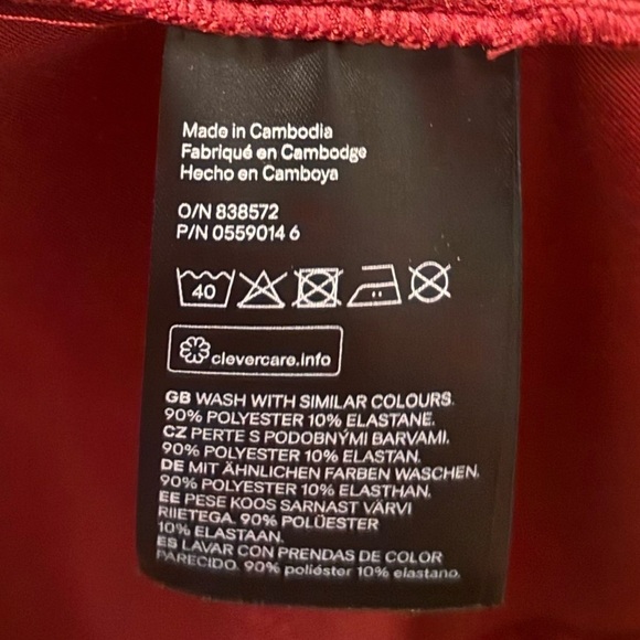 Divided Red velvet like women’s dress. Size 6. New without tags. - Picture 5 of 6